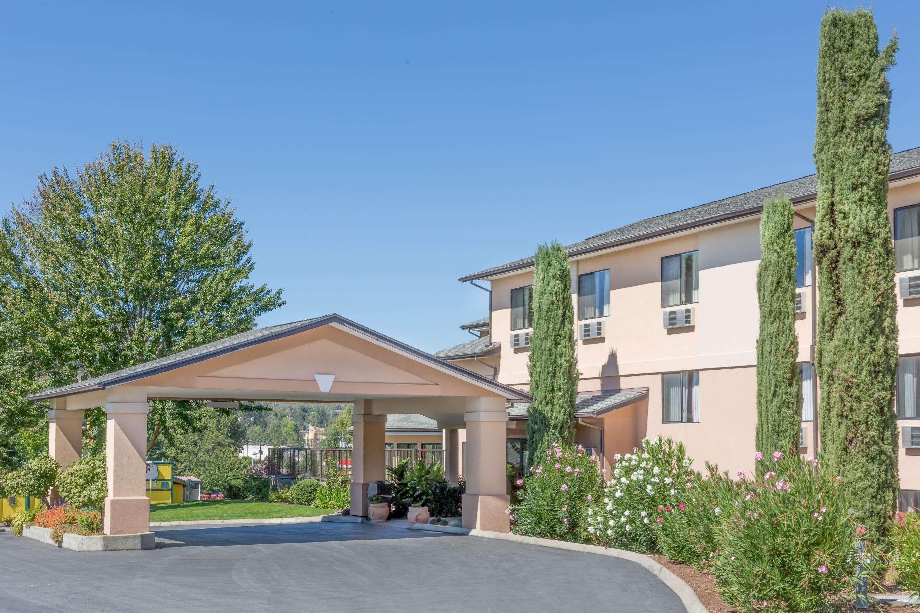 Super 8 By Wyndham Grants Pass Motel Exterior foto
